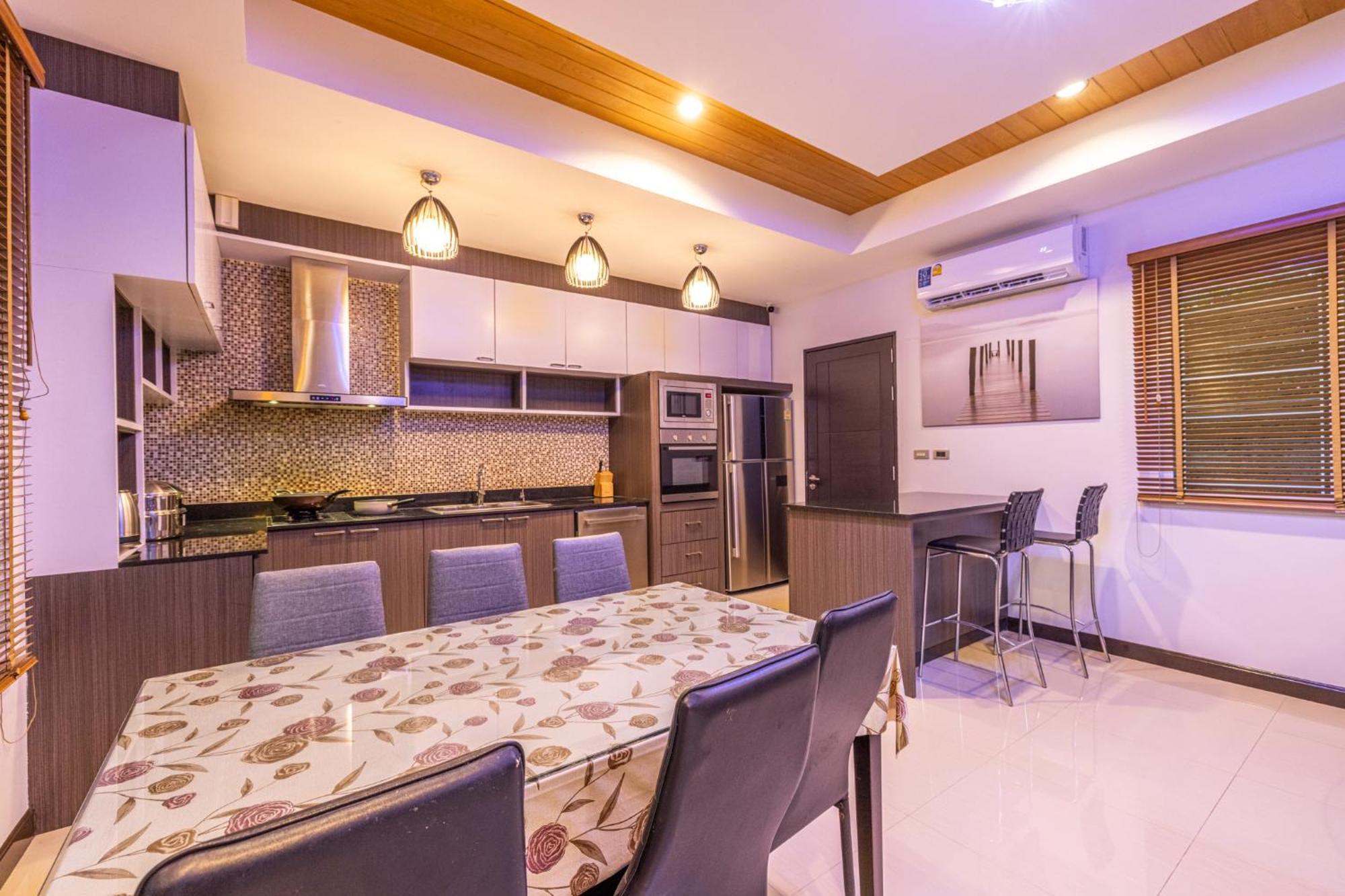 Phuket Kana International Hotel普吉岛卡娜国际酒店 Rawai Exterior photo